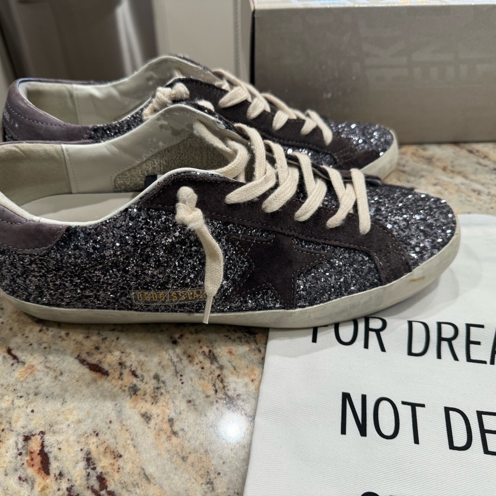 Golden Goose: 
SUPER-STAR CLASSIC WITH LIST